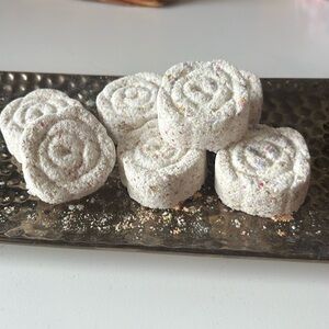 Handcrafted Vanilla Rose Bergamot Ground oat bath bombs (7)